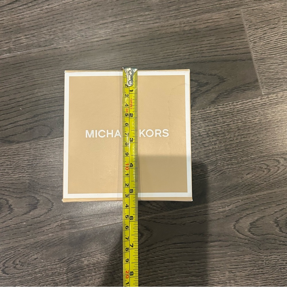 Michael Kors Gift Box - Picture 5 of 6
